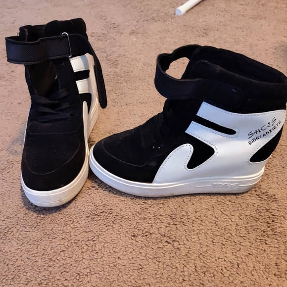 Black and White Women's Wedge Sneakers - Picture 1 of 2